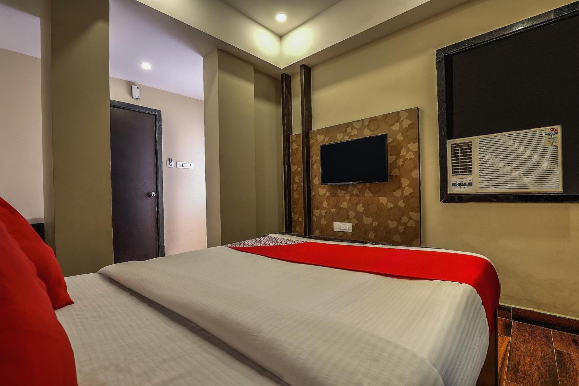 Capital O Sky Grand Hotel Hyderabad Exterior photo