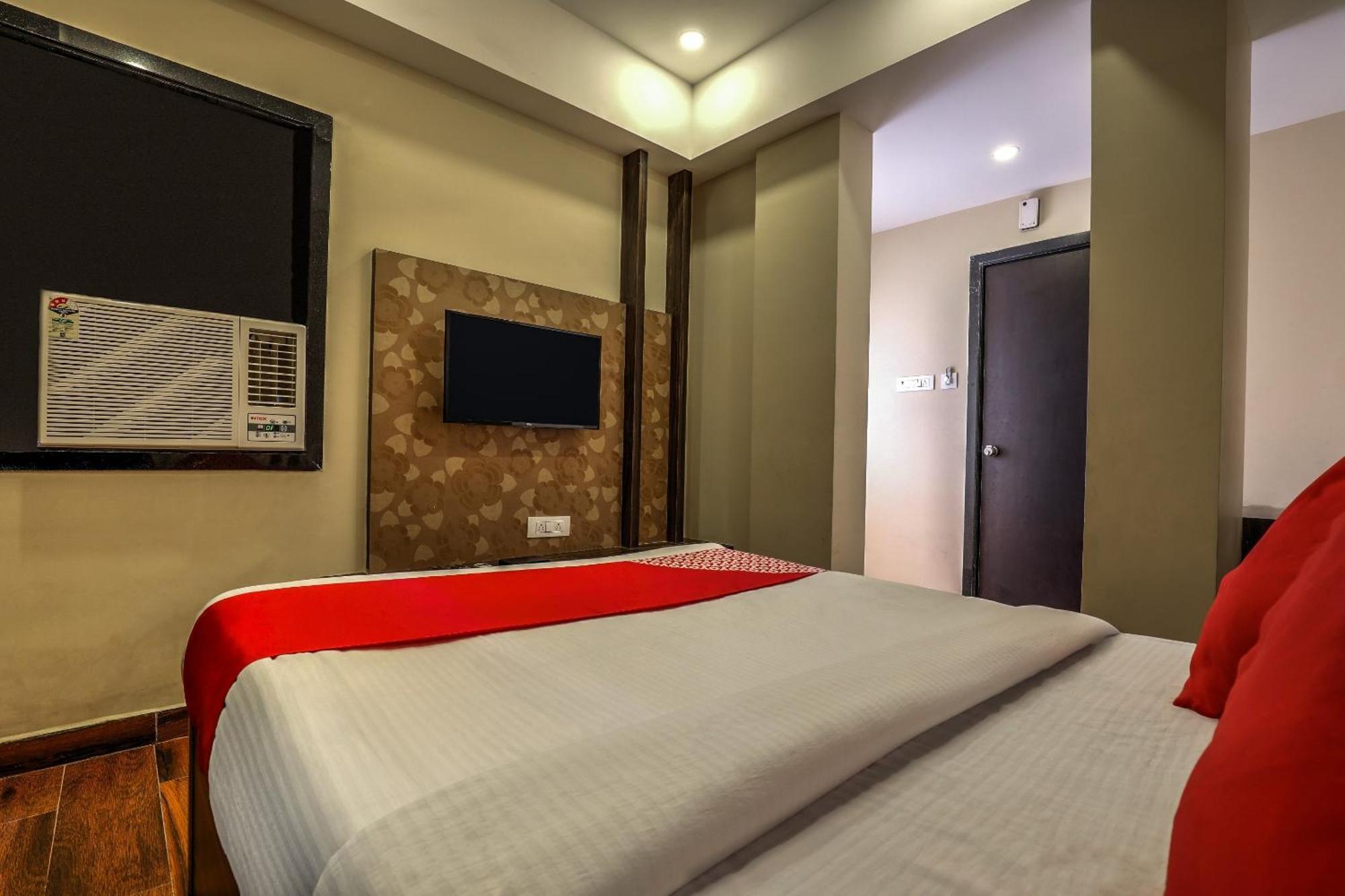 Capital O Sky Grand Hotel Hyderabad Exterior photo